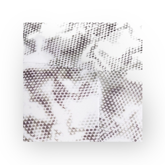 new Onzie Δ Hot Yoga Fitness Waterproof Capris Yoga Pants Δ White Jedi Med Large - Picture 15 of 16